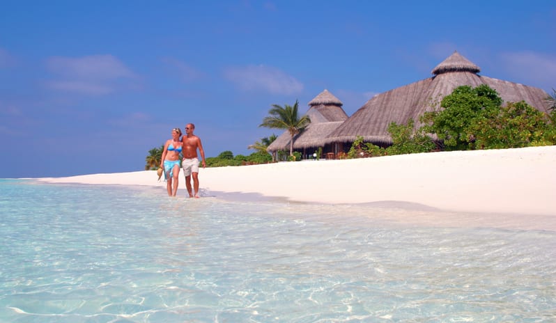 Kuredu Island Resort & Spa-Walking on beach